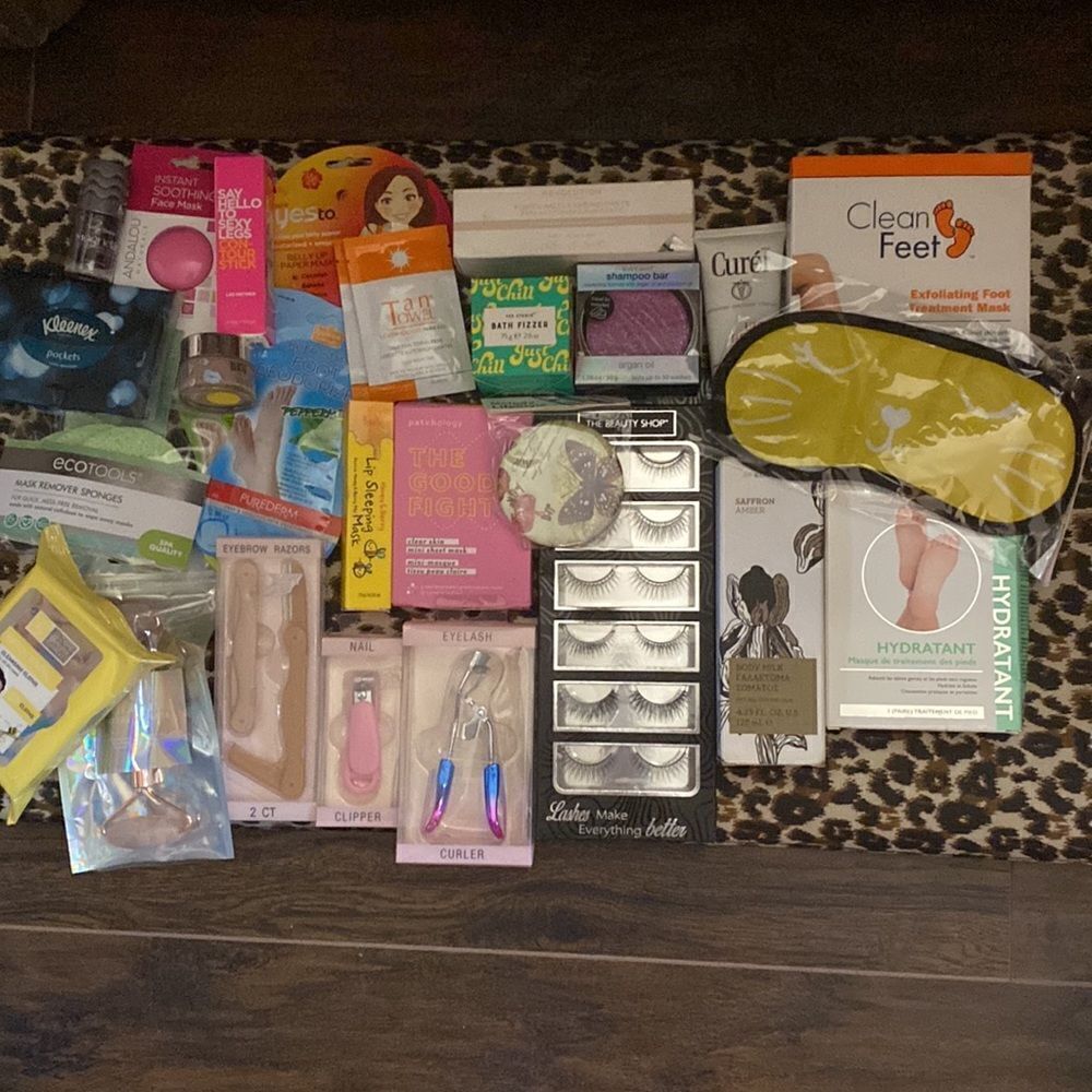 28 Piece Spa Set with free beach Bag